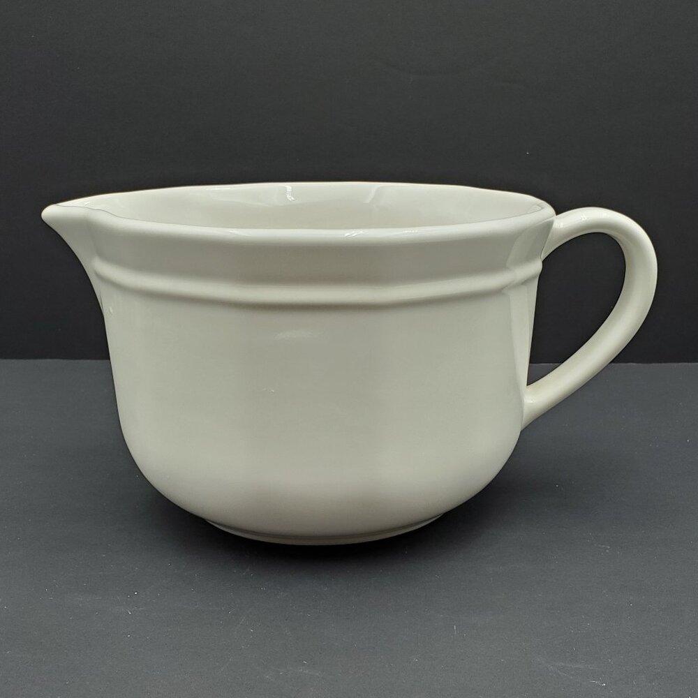 Pfaltzgraff Heritage White Batter Bowl Paneled Mixing Bowl with Handle and Spout